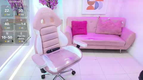 Tiara  online show from 11/28/25, 08:33