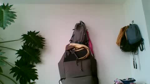 tiaretiareopui online show from 10/31/25, 11:22