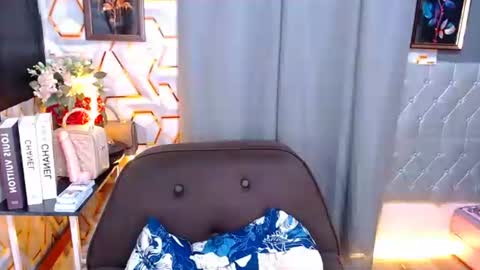 Snapshot of tiarrafoxs chatting on 05/30/26, 12:13 tiarrafoxs online show from 05/30/26, 12:13