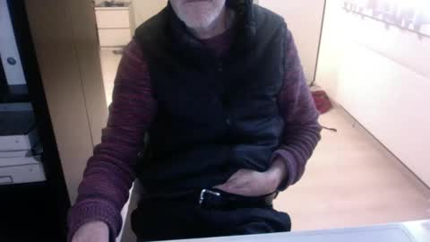 Snapshot of tiburzio chatting on 12/08/24, 01:47 tiburzio online show from 12/08/24, 01:47