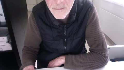 Snapshot of tiburzio chatting on 12/14/24, 01:49 tiburzio online show from 12/14/24, 01:49