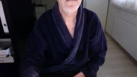 Snapshot of tiburzio chatting on 02/17/25, 07:26 tiburzio online show from 02/17/25, 07:26