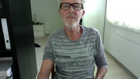 Snapshot of tiburzio chatting on 09/10/25, 12:16 tiburzio online show from 09/10/25, 12:16