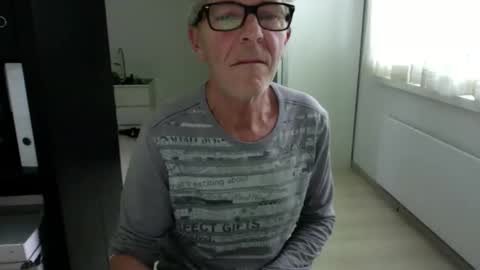 Snapshot of tiburzio chatting on 09/11/25, 12:16 tiburzio online show from 09/11/25, 12:16