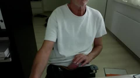 Snapshot of tiburzio chatting on 09/13/25, 12:27 tiburzio online show from 09/13/25, 12:27