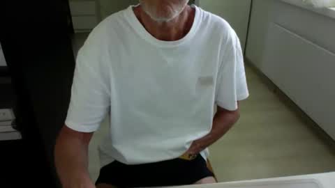 Snapshot of tiburzio chatting on 09/16/25, 01:45 tiburzio online show from 09/16/25, 01:45