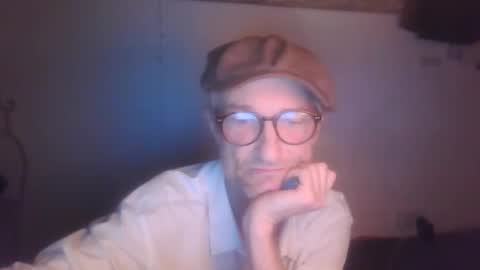 Snapshot of tiddles12345 chatting on 04/17/26, 09:51 tiddles12345 online show from 04/17/26, 09:51
