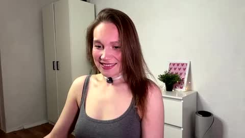 Snapshot of tierraslusar chatting on 04/12/26, 02:11 Kallie online show from 04/12/26, 02:11