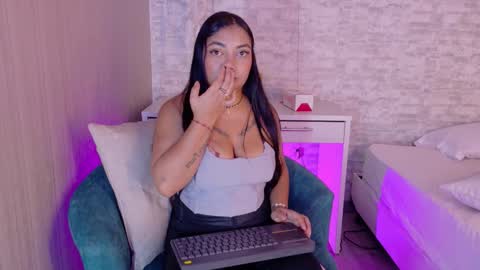 Snapshot of tifanny_monroe chatting on 11/05/25, 03:39 Tifanny online show from 11/05/25, 03:39