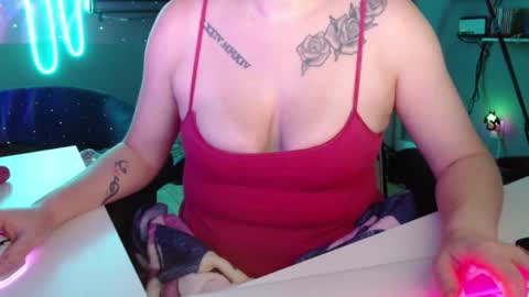 Snapshot of tiff4yew chatting on 10/21/25, 04:57 tiff4yew online show from 10/21/25, 04:57