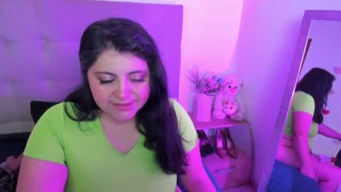 Snapshot of tiff_luxx chatting on 04/13/26, 02:33 Tiff Luxx online show from 04/13/26, 02:33