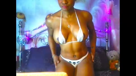 Snapshot of tiffanilove chatting on 01/27/25, 04:43 Tiffani Love online show from 01/27/25, 04:43