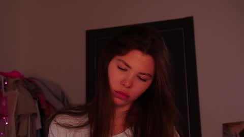 Im here on Fridays Saturdays Sundays  online show from 01/05/26, 05:27