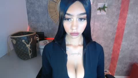 Snapshot of tiffany_1m chatting on 12/19/24, 12:34 tiffany_1m online show from 12/19/24, 12:34