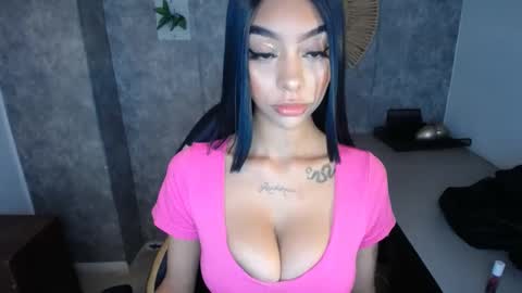 Snapshot of tiffany_1m chatting on 12/21/24, 12:27 tiffany_1m online show from 12/21/24, 12:27