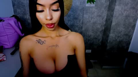 Snapshot of tiffany_1m chatting on 02/14/25, 12:14 tiffany_1m online show from 02/14/25, 12:14