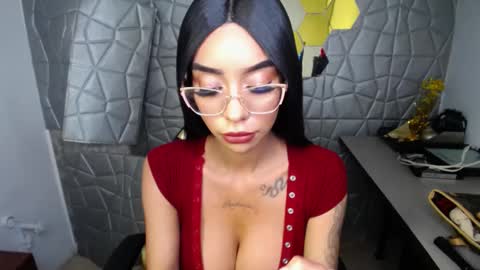 Snapshot of tiffany_1m chatting on 03/05/25, 03:51 tiffany_1m online show from 03/05/25, 03:51