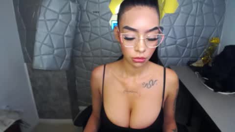 Snapshot of tiffany_1m chatting on 03/07/25, 01:18 tiffany_1m online show from 03/07/25, 01:18