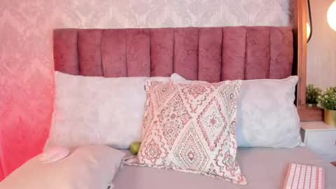 Tiffany Becker online show from 09/25/25, 12:09