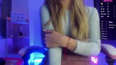 Snapshot of tiffany_bela chatting on 01/25/25, 01:43 Tiffany Bela online show from 01/25/25, 01:43