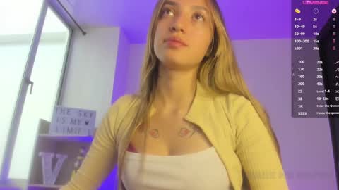 Snapshot of tiffany_bela chatting on 02/01/25, 10:02 Tiffany Bela online show from 02/01/25, 10:02