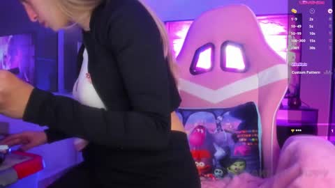 Snapshot of tiffany_bela chatting on 02/22/25, 01:00 Tiffany Bela online show from 02/22/25, 01:00