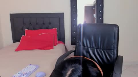 Snapshot of tiffany_cooper06 chatting on 04/15/26, 09:37 VAL online show from 04/15/26, 09:37