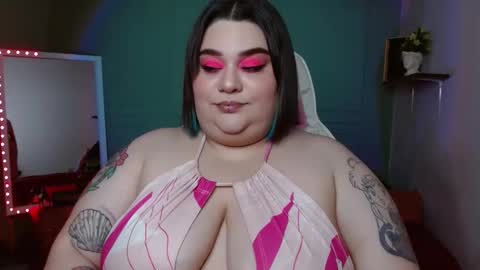 Snapshot of tiffany_laurens chatting on 12/23/24, 05:28 dont forget ask for custom vids online show from 12/23/24, 05:28