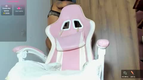 Snapshot of tiffany_sexy_trans chatting on 10/19/25, 02:12 Tiffany online show from 10/19/25, 02:12