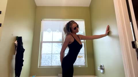 Snapshot of tiffanydove chatting on 01/30/25, 05:17 Tiffany Dove online show from 01/30/25, 05:17