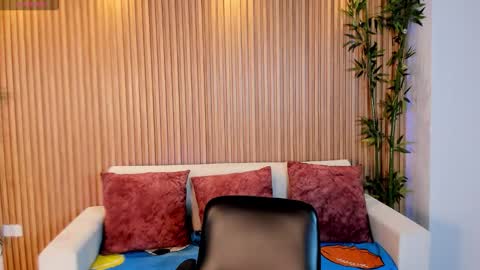 Snapshot of tiffanyhoustton chatting on 02/18/26, 11:50 tiffanyhoustton online show from 02/18/26, 11:50