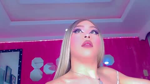 Snapshot of tiffanymackensyy69 chatting on 11/08/25, 01:50 tiffanymackensyy69 online show from 11/08/25, 01:50