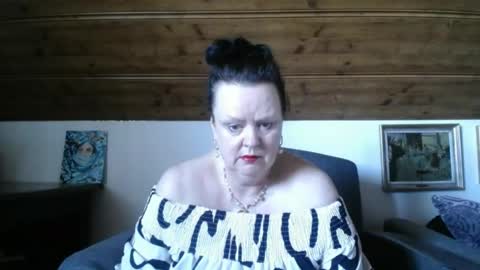 Snapshot of tiffanymature chatting on 05/26/26, 09:38 TiffanyMature online show from 05/26/26, 09:38