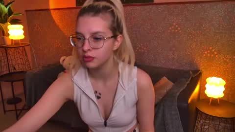 Snapshot of tiffanypeach chatting on 05/03/26, 11:16 tiffanypeach online show from 05/03/26, 11:16