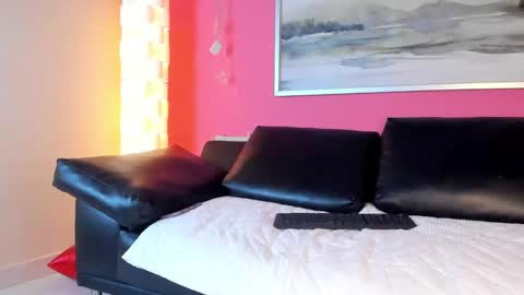 Snapshot of tiffanysuarez_ chatting on 02/11/25, 02:24 Stefany Suarez online show from 02/11/25, 02:24