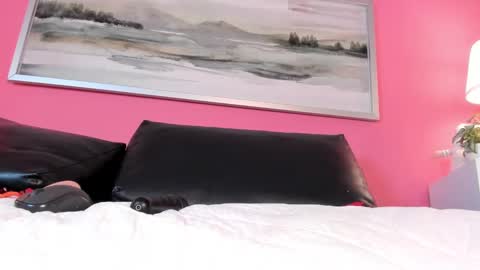 Snapshot of tiffanysuarez_ chatting on 02/14/25, 10:25 Stefany Suarez online show from 02/14/25, 10:25