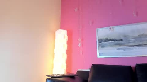 Snapshot of tiffanysuarez_ chatting on 03/01/25, 01:07 Stefany Suarez online show from 03/01/25, 01:07