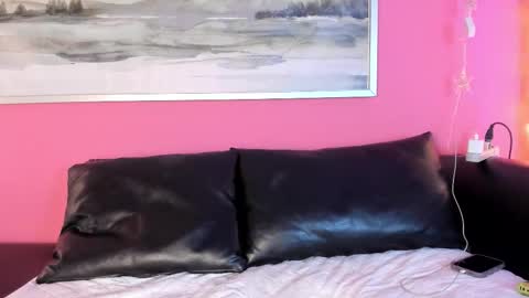 Snapshot of tiffanysuarez_ chatting on 09/20/25, 12:17 Stefany Suarez online show from 09/20/25, 12:17