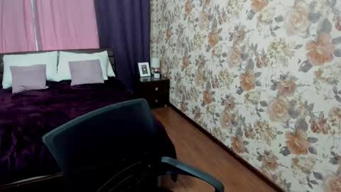 tiffanyyoun online show from 10/14/25, 10:38