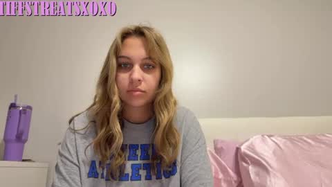 Tiffstreatsxoxo online show from 05/17/26, 03:08