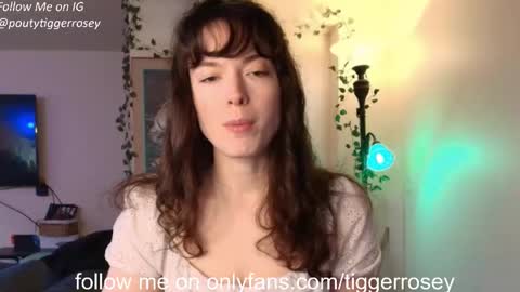 Snapshot of tiggerrosey chatting on 04/15/26, 05:42 All my Links online show from 04/15/26, 05:42