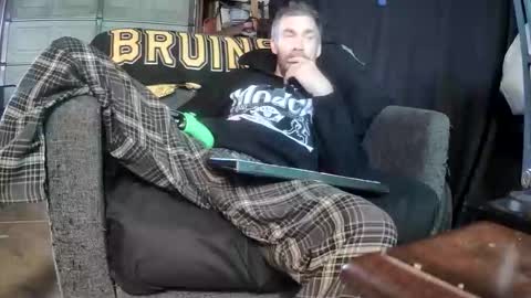 Snapshot of tiggity19 chatting on 04/26/26, 04:37 Tiggity23 come stroke my 9 cock with ne online show from 04/26/26, 04:37