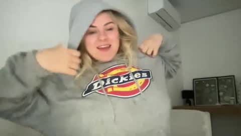 Snapshot of tigoldbitties11 chatting on 09/10/25, 11:27 Lexi online show from 09/10/25, 11:27