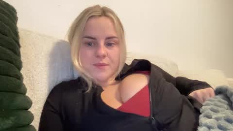 Snapshot of tigoldbitties11 chatting on 09/23/25, 03:31 Lexi online show from 09/23/25, 03:31