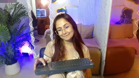 Snapshot of tiiana_tay chatting on 04/15/26, 05:25 Tiiana online show from 04/15/26, 05:25