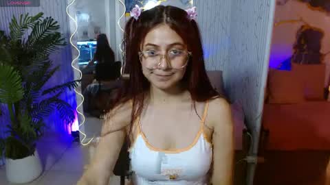 Snapshot of tiiana_tay chatting on 04/18/26, 02:59 Tiiana online show from 04/18/26, 02:59