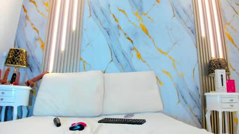 T I F F A N Y online show from 04/04/26, 09:01