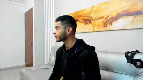 Snapshot of tiler_price chatting on 01/05/25, 12:31 Tyler online show from 01/05/25, 12:31