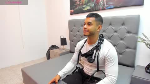 Snapshot of tiler_price chatting on 02/22/25, 04:40 Tyler online show from 02/22/25, 04:40