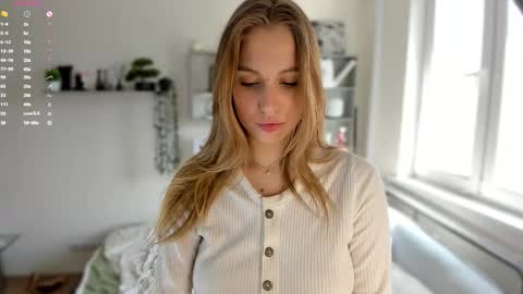 Snapshot of tilliecristello chatting on 03/26/26, 11:05 Elizabeth Elize online show from 03/26/26, 11:05